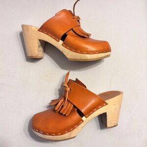 Bryr Fringe Clogs in Whiskey